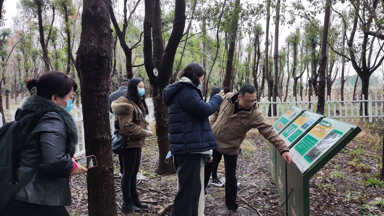 高峻教授介绍碳通量观测塔