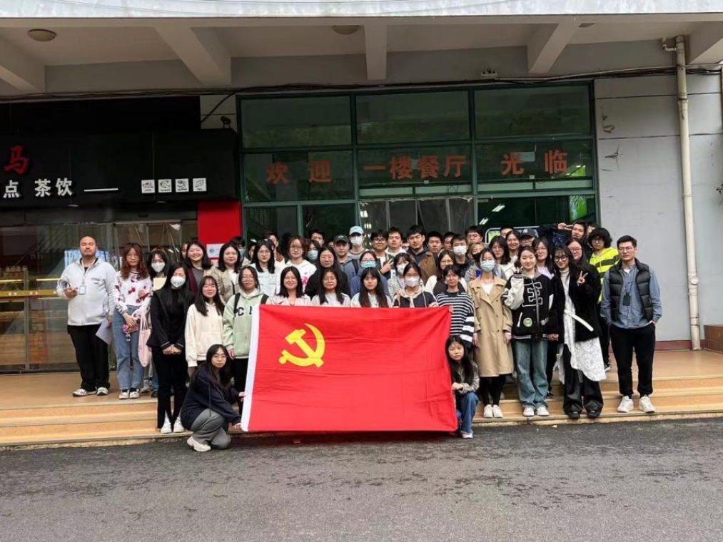 食品系师生在上海商学院学生食堂参加党团活动