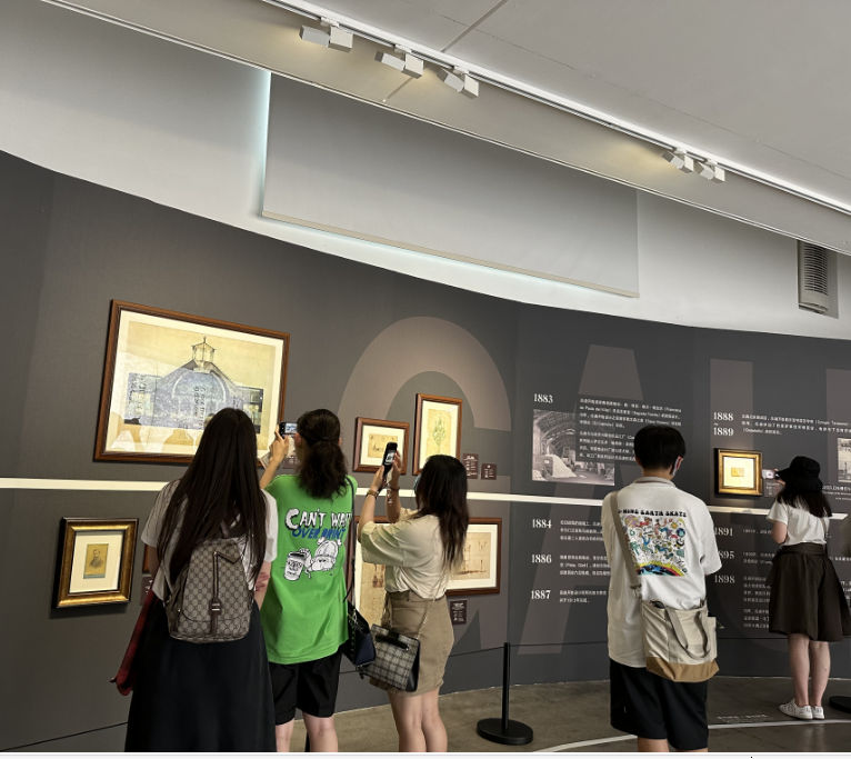 师生学习天才建筑师高迪设计作品 师生学习天才建筑师高迪设计作品