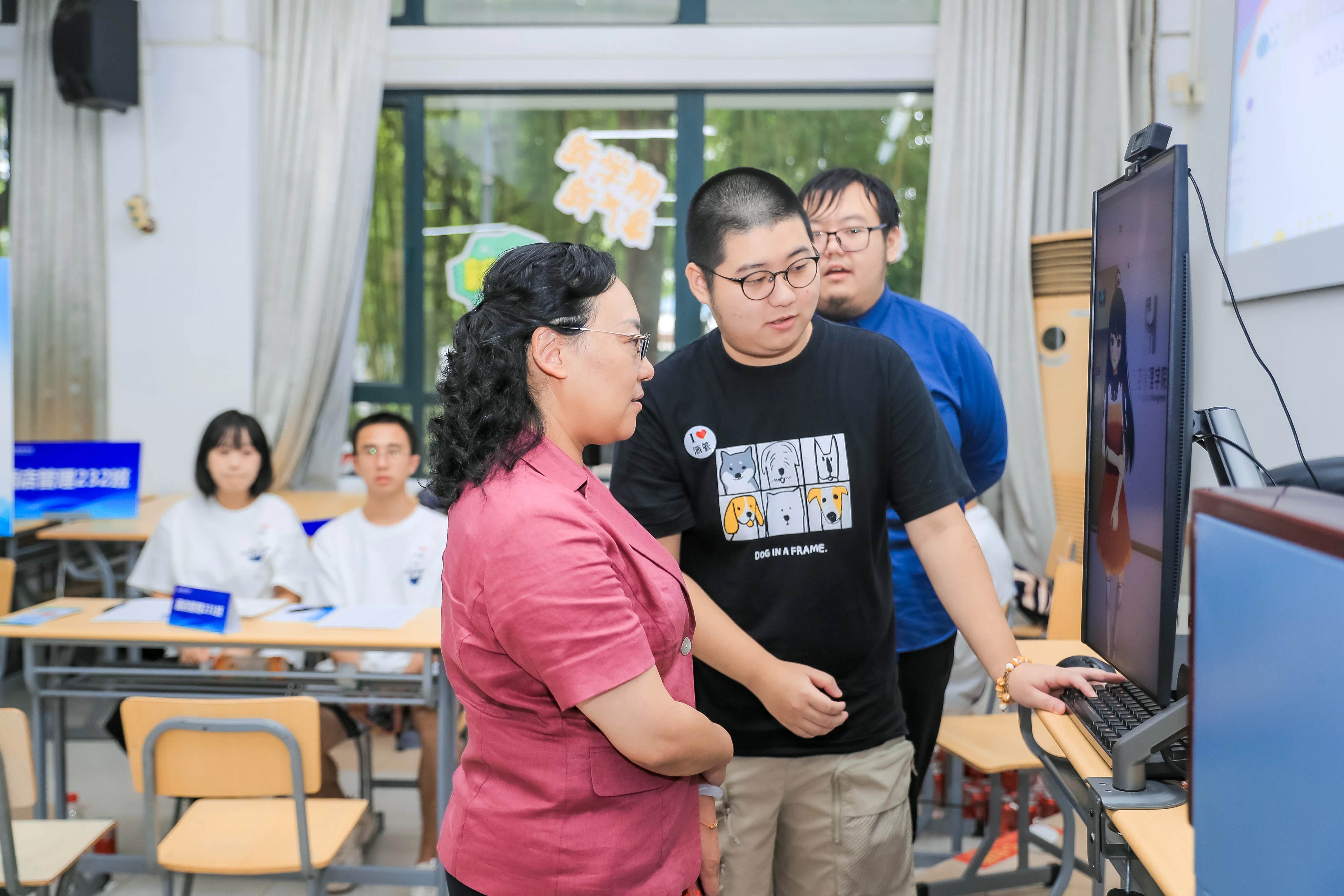 校领导视察迎新工作 校领导视察迎新工作